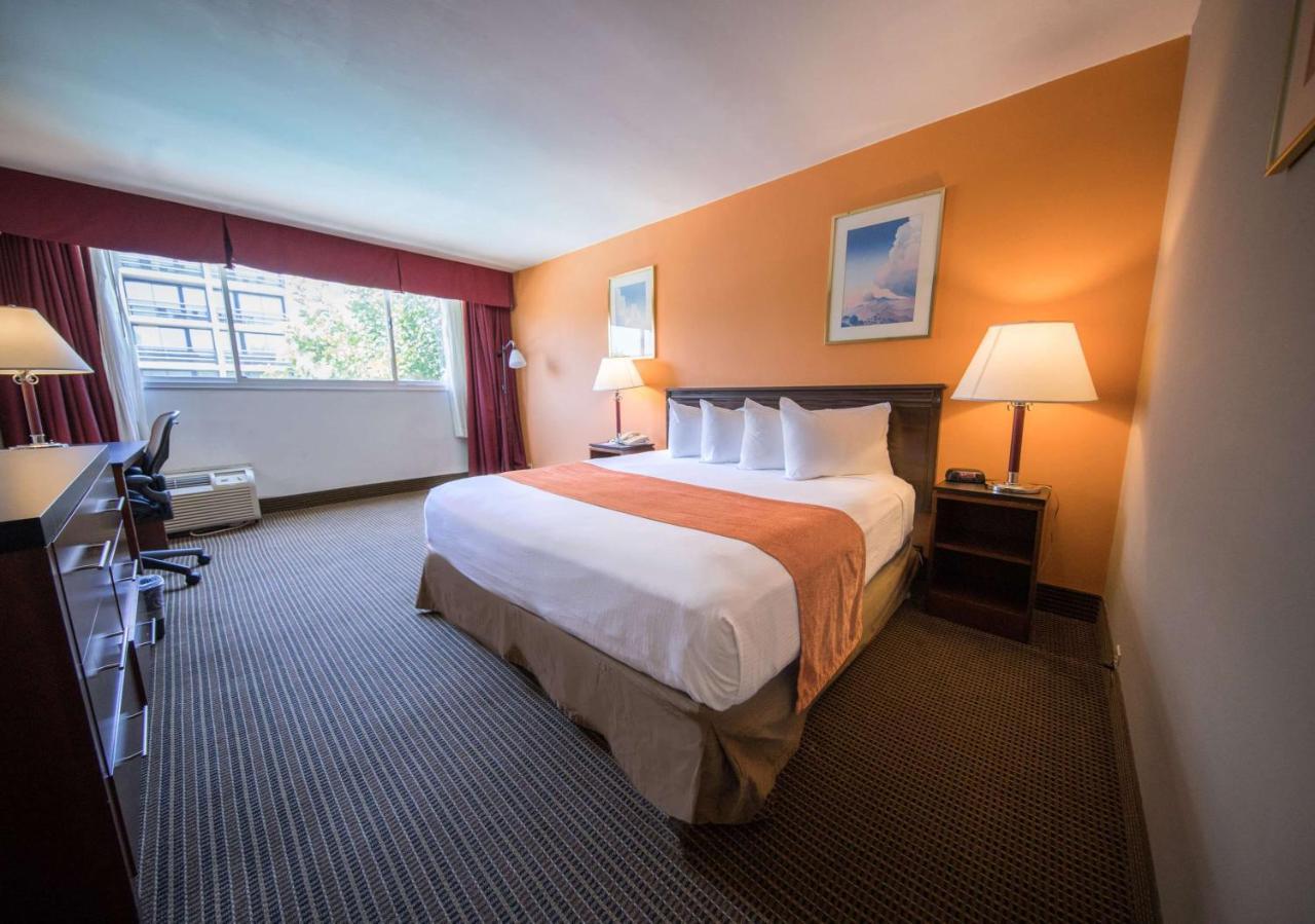 Howard Johnson By Wyndham Fullerton/Anaheim Conference Cntr Ngoại thất bức ảnh