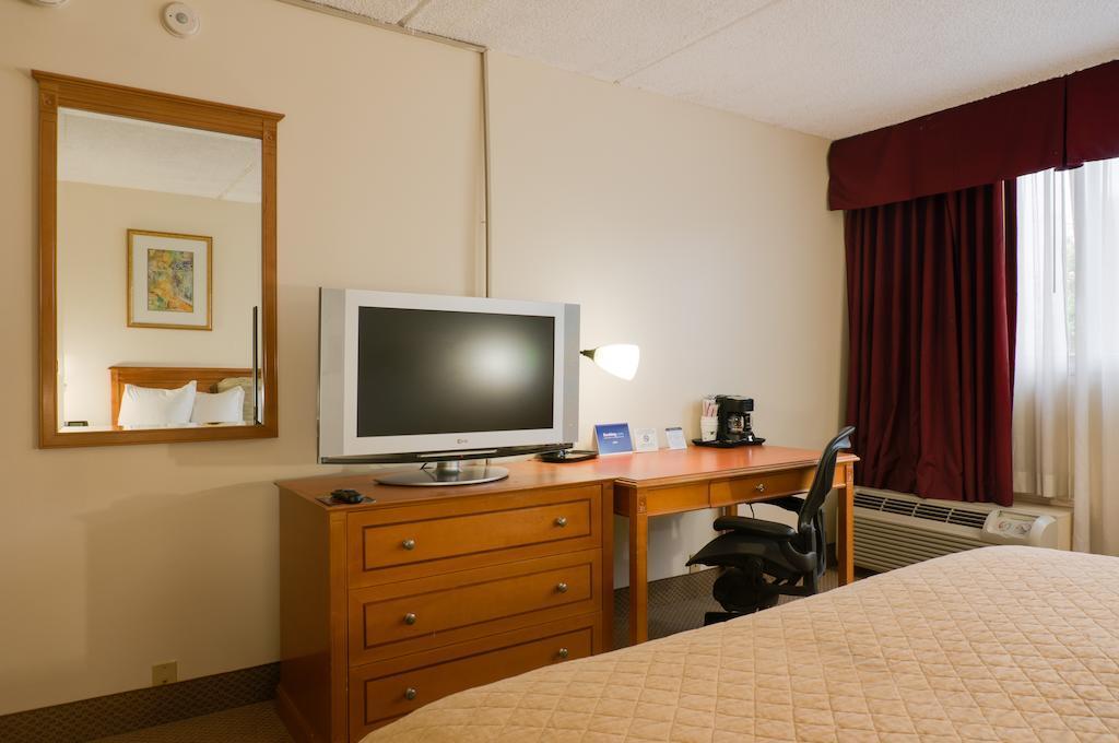 Howard Johnson By Wyndham Fullerton/Anaheim Conference Cntr Ngoại thất bức ảnh