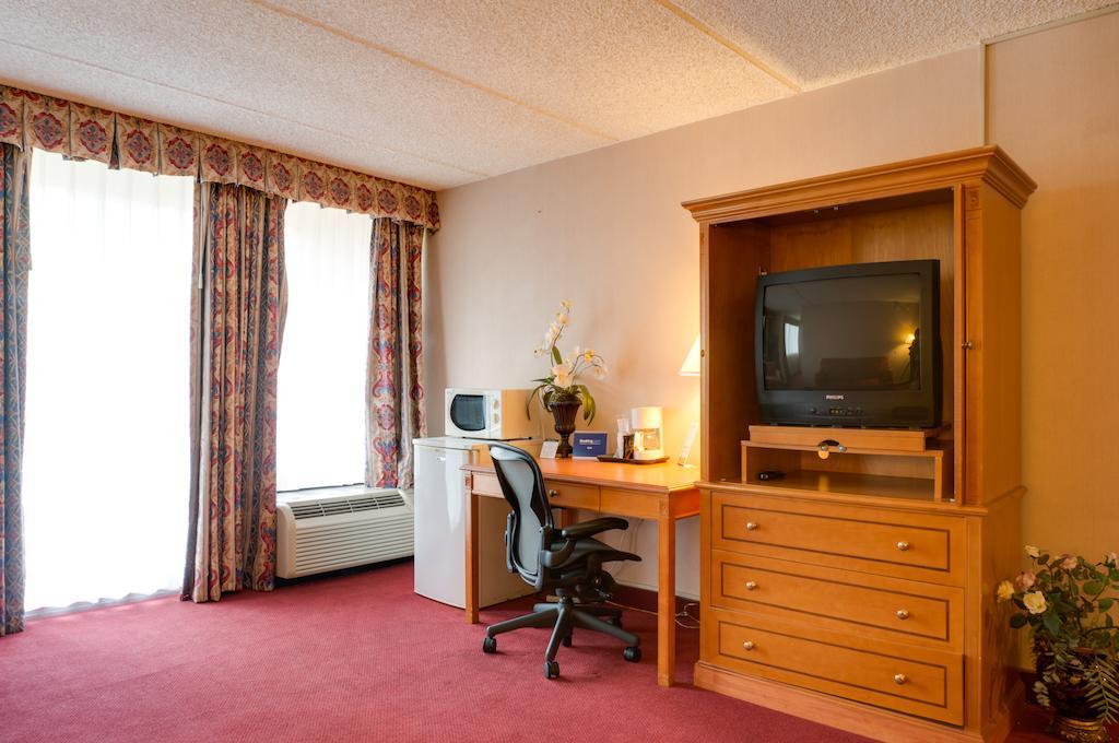 Howard Johnson By Wyndham Fullerton/Anaheim Conference Cntr Ngoại thất bức ảnh