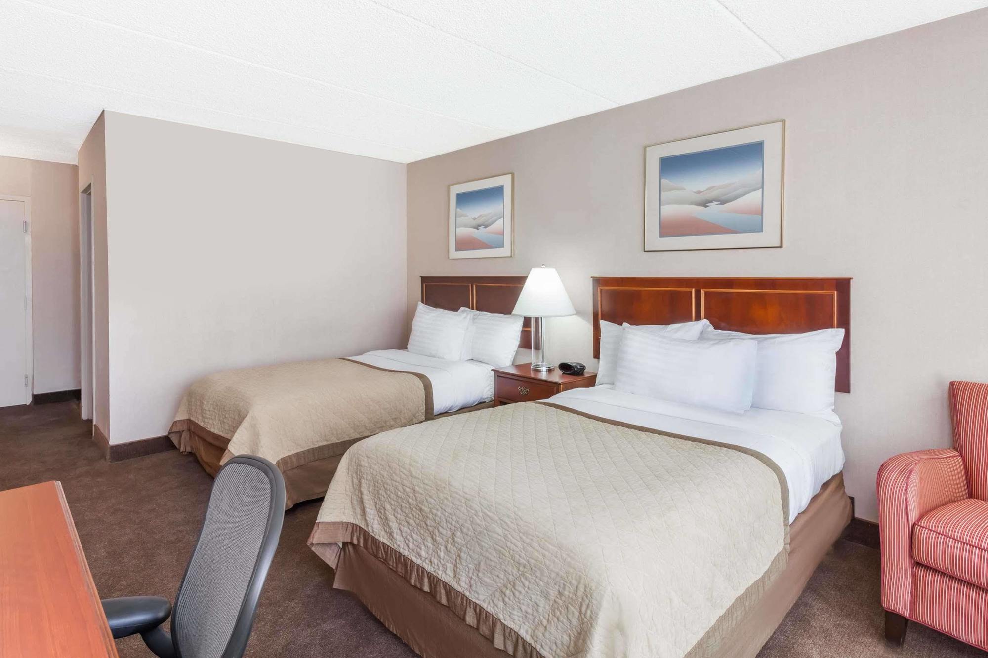 Howard Johnson By Wyndham Fullerton/Anaheim Conference Cntr Ngoại thất bức ảnh